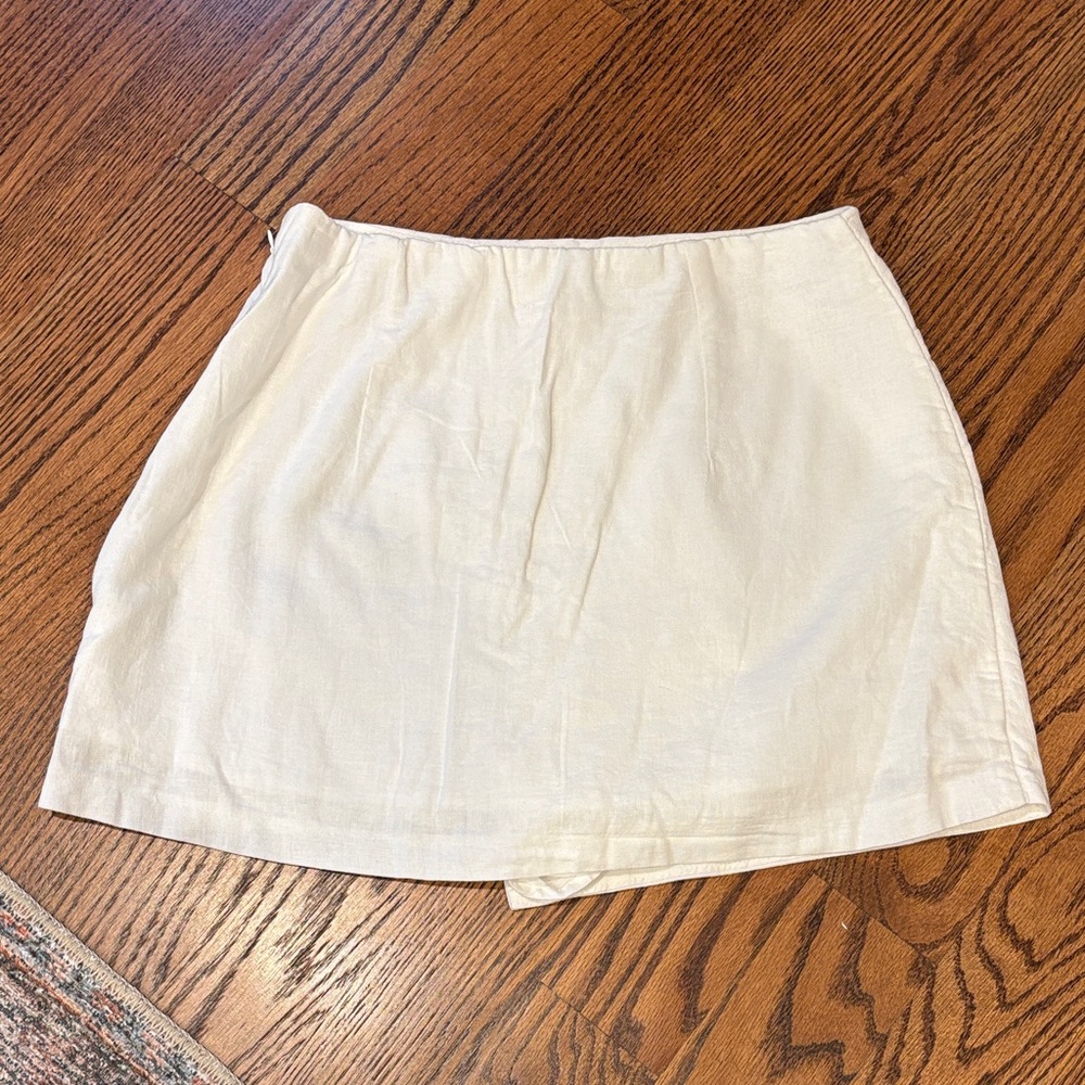 Abercrombie Linen White Mini Skort - Picture 2 of 3
